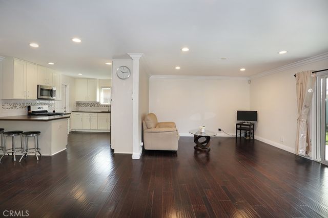 6062 Dr Glenwood, Huntington Beach, CA 92647