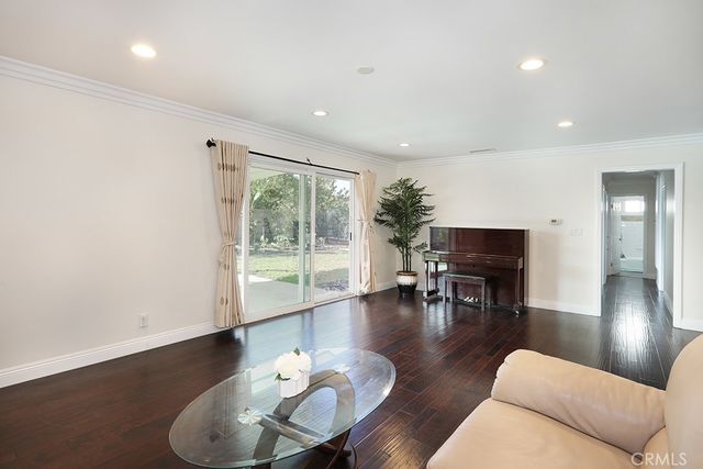 6062 Dr Glenwood, Huntington Beach, CA 92647