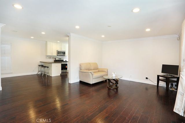 6062 Dr Glenwood, Huntington Beach, CA 92647