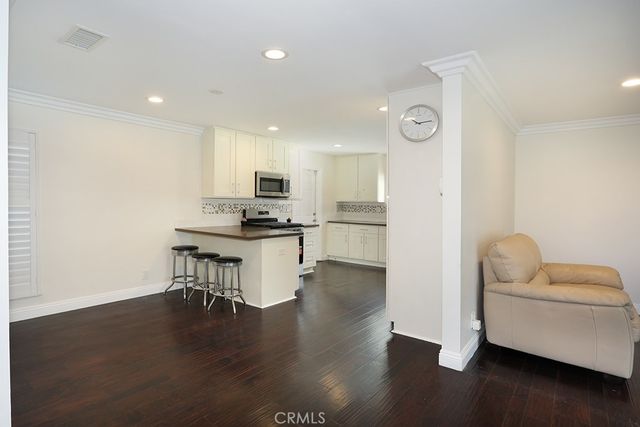 6062 Dr Glenwood, Huntington Beach, CA 92647