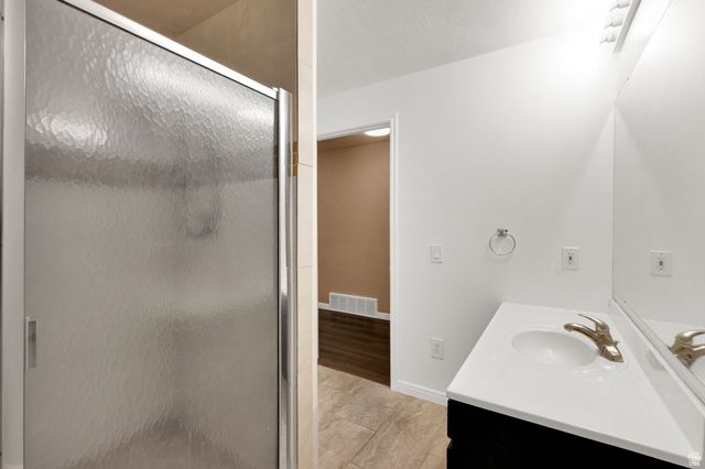 56 W 200 N, Centerville, UT 84014