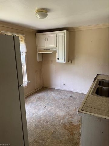 2400 Peachtree Street, Winston-salem, NC 27107