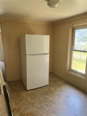 2400 Peachtree Street, Winston-salem, NC 27107