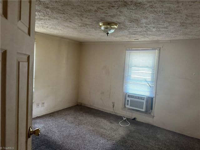 2400 Peachtree Street, Winston-salem, NC 27107