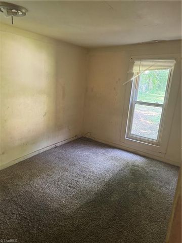 2400 Peachtree Street, Winston-salem, NC 27107