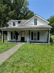 2400 Peachtree Street, Winston-salem, NC 27107