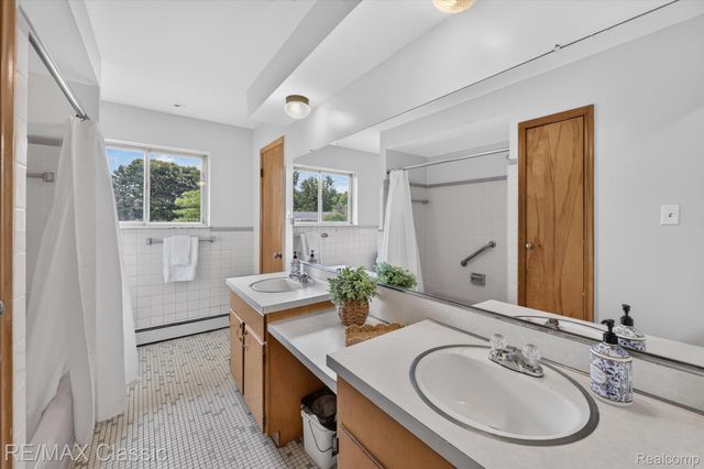 8200 Hannan Road, Van Buren Charter Township, MI 48184