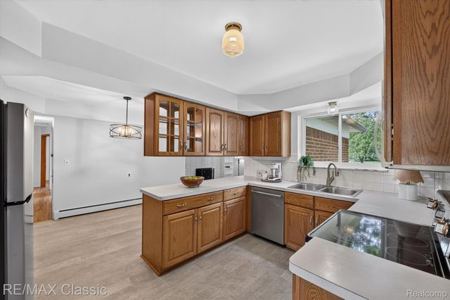 8200 Hannan Road, Van Buren Charter Township, MI 48184