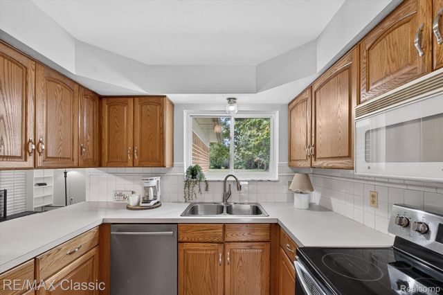 8200 Hannan Road, Van Buren Charter Township, MI 48184