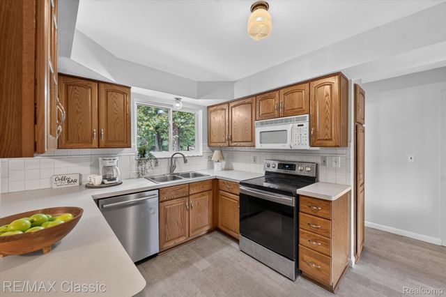 8200 Hannan Road, Van Buren Charter Township, MI 48184