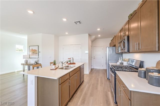 9382 AVA HATHAWAY Street 16, Las Vegas, NV 89178