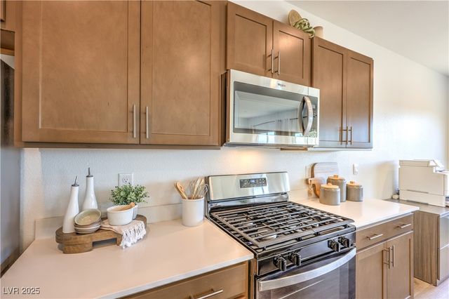 9382 AVA HATHAWAY Street 16, Las Vegas, NV 89178