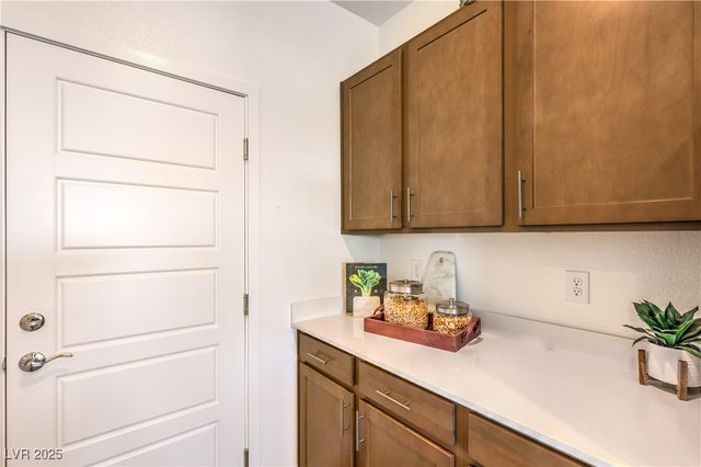 9382 AVA HATHAWAY Street 16, Las Vegas, NV 89178