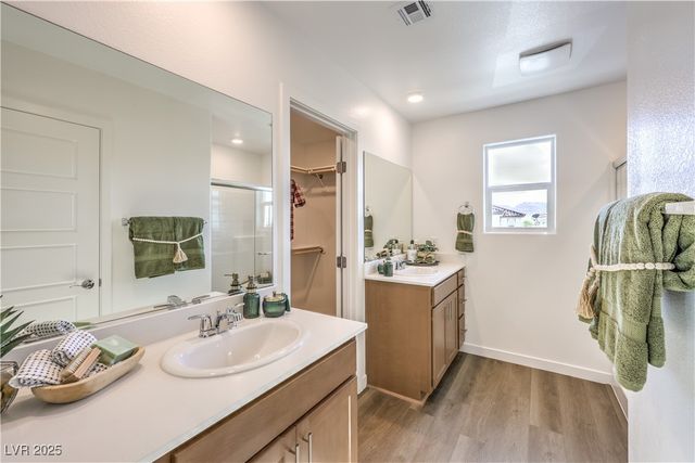 9382 AVA HATHAWAY Street 16, Las Vegas, NV 89178