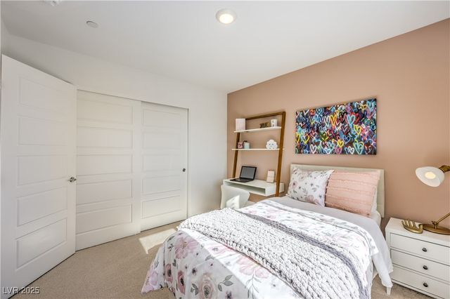 9382 AVA HATHAWAY Street 16, Las Vegas, NV 89178