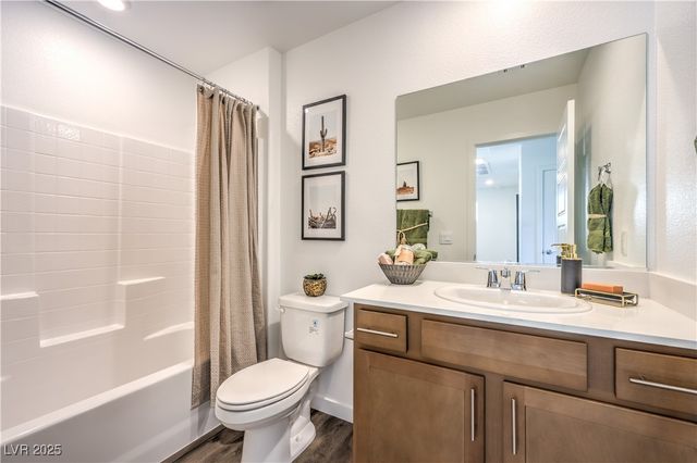 9382 AVA HATHAWAY Street 16, Las Vegas, NV 89178