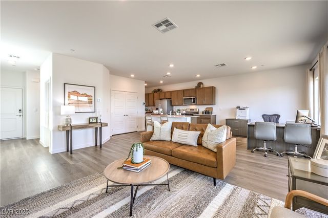 9382 AVA HATHAWAY Street 16, Las Vegas, NV 89178