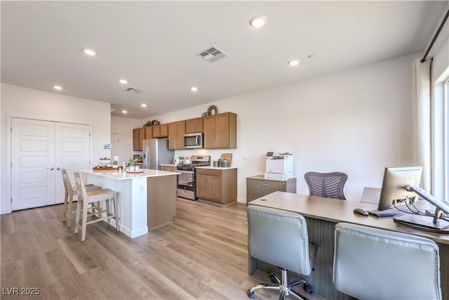 9382 AVA HATHAWAY Street 16, Las Vegas, NV 89178