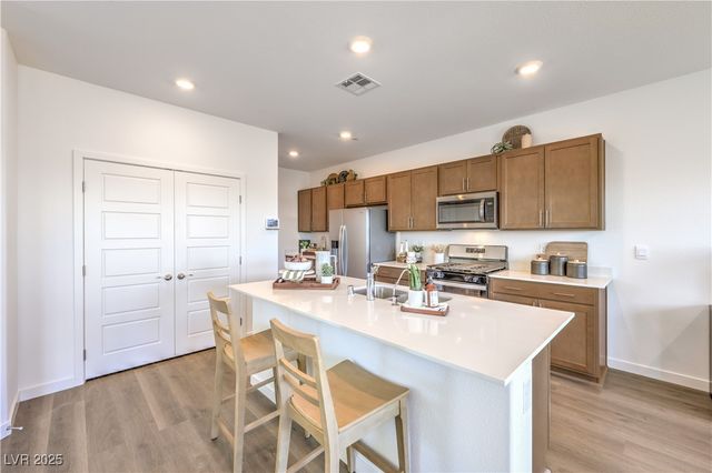 9382 AVA HATHAWAY Street 16, Las Vegas, NV 89178