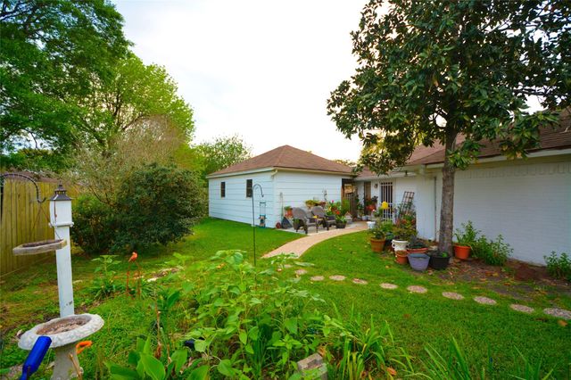 5117 Glenvalley Drive, La Porte, TX 77571