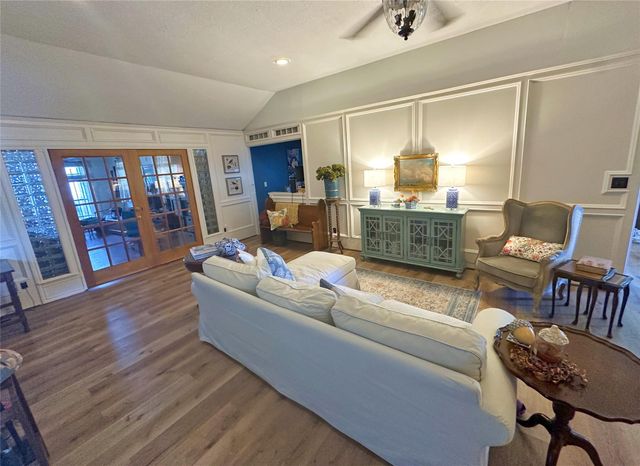 5117 Glenvalley Drive, La Porte, TX 77571