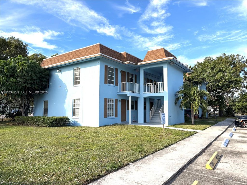 4951 Wedgewood Way 1, West Palm Beach, FL 33417