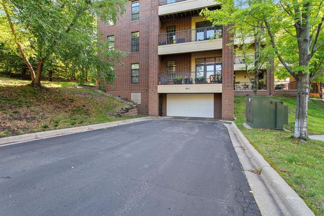 851 River Mews Court 105, Minneapolis, MN 55414