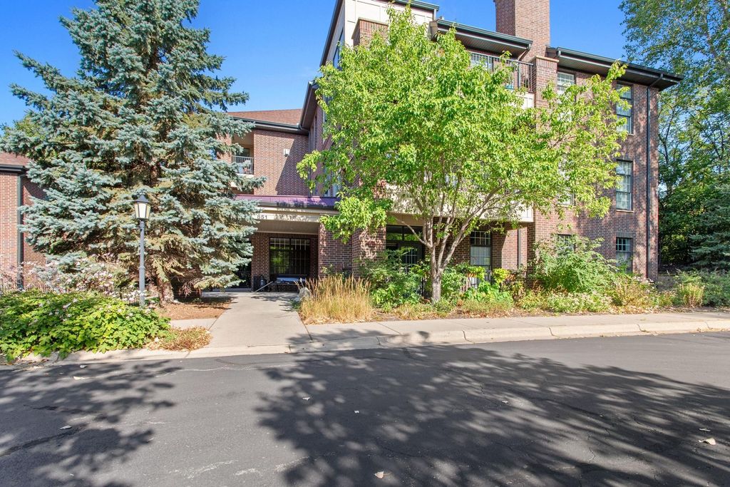 851 River Mews Court 105, Minneapolis, MN 55414