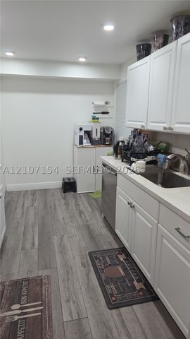 450 Commodore Dr 311, Plantation, FL 33325