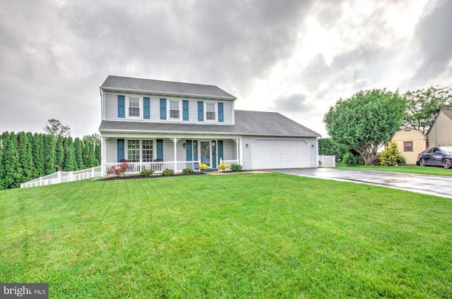 328 DOGWOOD LANE, New Holland, PA 17557