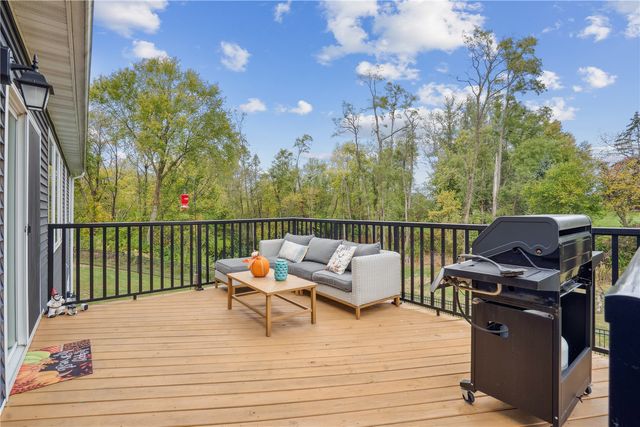 2906 Sydney Ct NE, Swisher, IA 52338