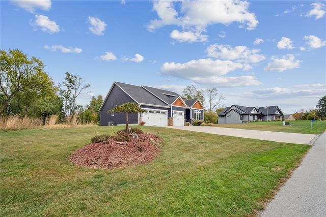 2906 Sydney Ct NE, Swisher, IA 52338