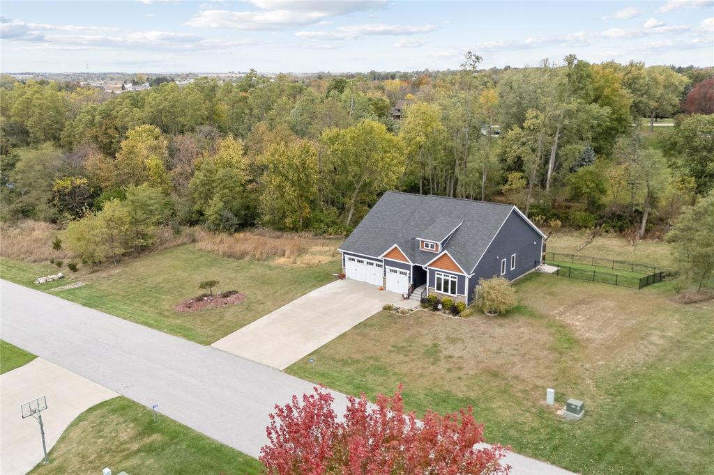 2906 Sydney Ct NE, Swisher, IA 52338