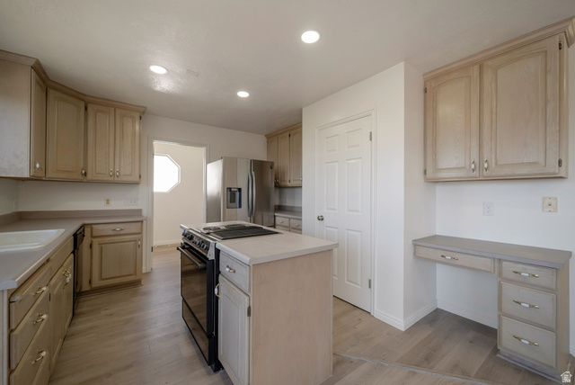 11922 S BLUFF VIEW DR, Sandy, UT 84092