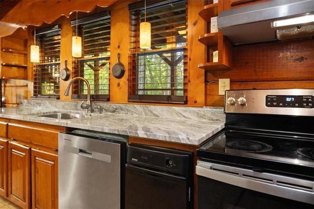 580 Twin Mountain Lake Circle, Talking Rock, GA 30175