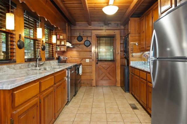 580 Twin Mountain Lake Circle, Talking Rock, GA 30175