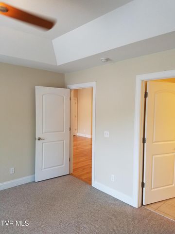 61 Whisper Bend 2, Johnson City, TN 37604