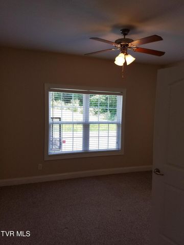 61 Whisper Bend 2, Johnson City, TN 37604