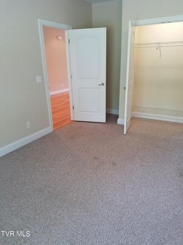 61 Whisper Bend 2, Johnson City, TN 37604