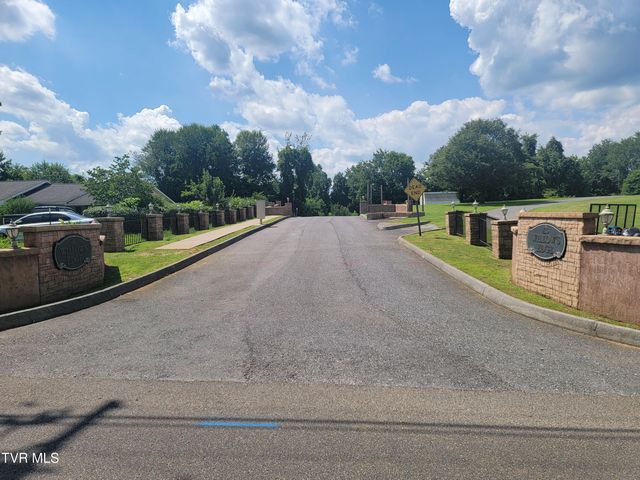 61 Whisper Bend 2, Johnson City, TN 37604