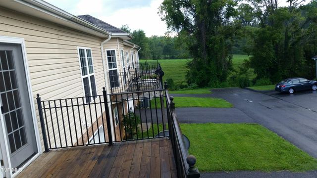 61 Whisper Bend 2, Johnson City, TN 37604