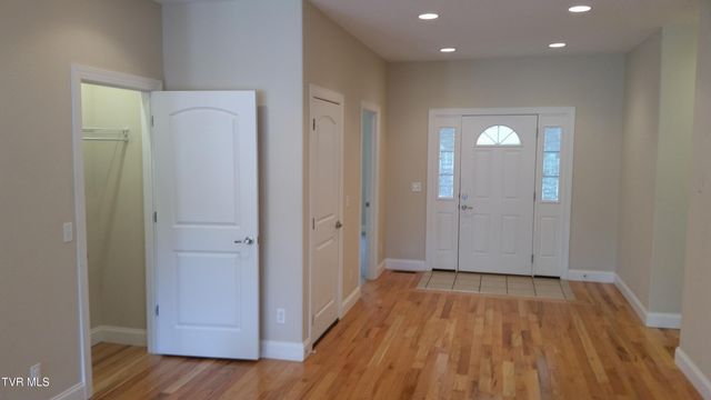 61 Whisper Bend 2, Johnson City, TN 37604