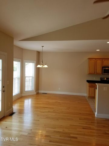 61 Whisper Bend 2, Johnson City, TN 37604