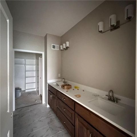 2121 Greenfield Point, Kearney, MO 64060