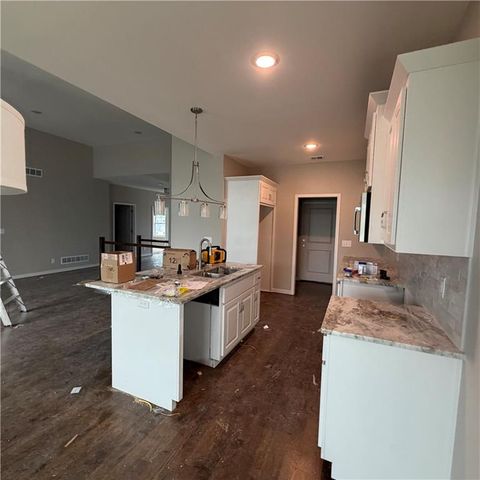 2121 Greenfield Point, Kearney, MO 64060