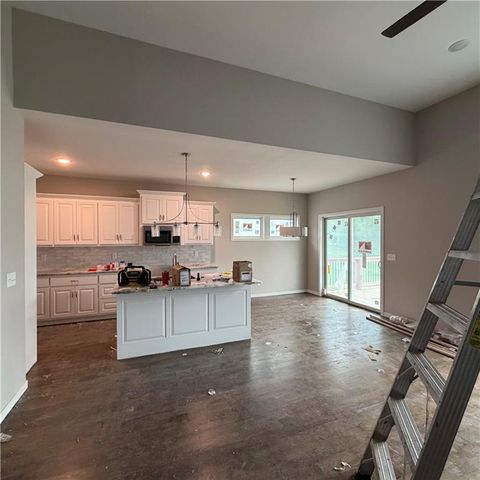 2121 Greenfield Point, Kearney, MO 64060