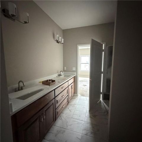 2121 Greenfield Point, Kearney, MO 64060