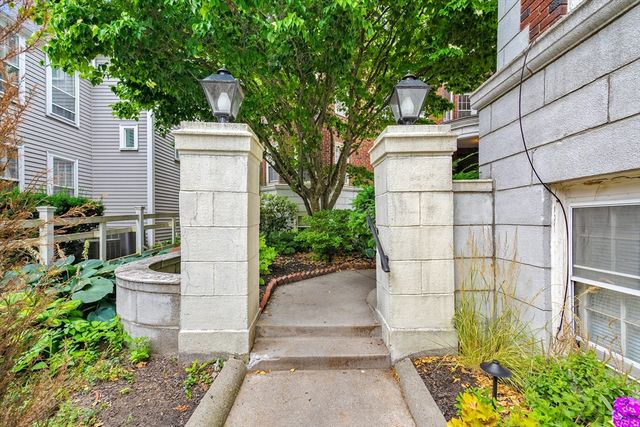 41 Bowdoin Street 25, Cambridge, MA 02138