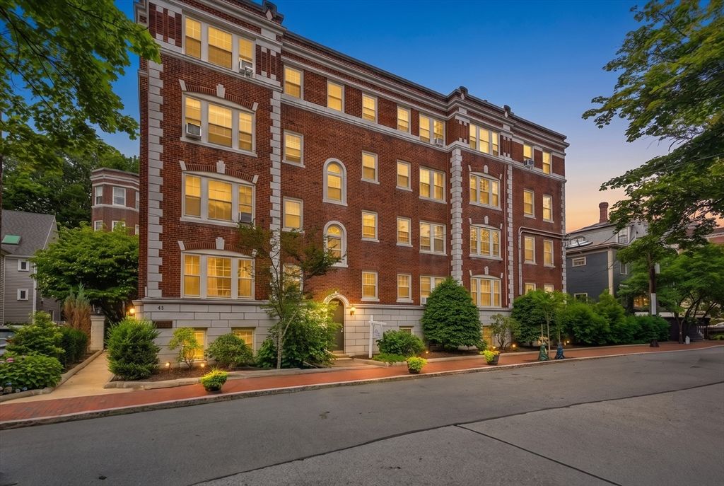 41 Bowdoin Street 25, Cambridge, MA 02138