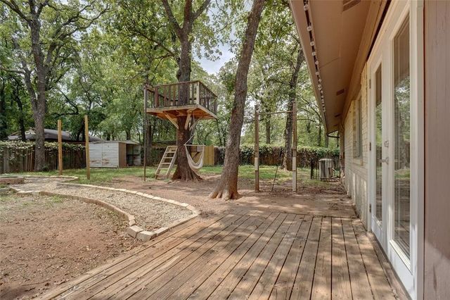 307 Lone Oak Circle, Euless, TX 76039